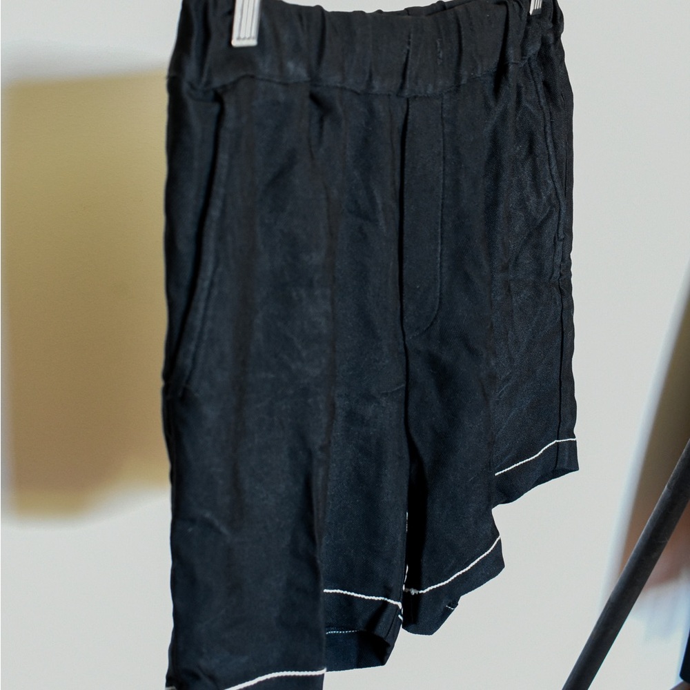 BASSIKE Black Casual Shorts with contrast stitch - Picture 5 of 11